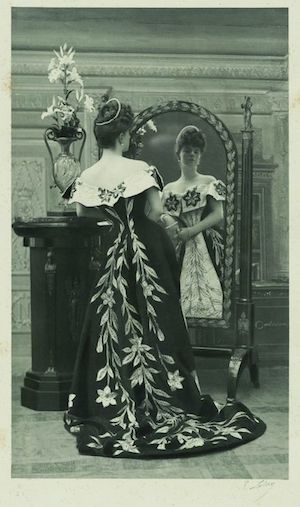 1896 photograph by Paul Nadar: Countess Greffulhe wearing the Lily Dress